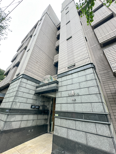 明るい色に囲まれて 302の内観