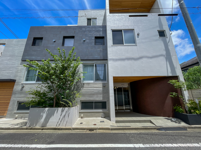 地下の開放感メゾネット 102の外観