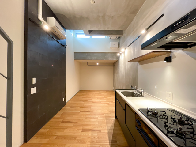 地下の開放感メゾネット 102の内観