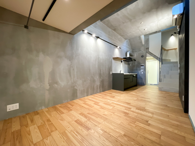 地下の開放感メゾネット 102の内観