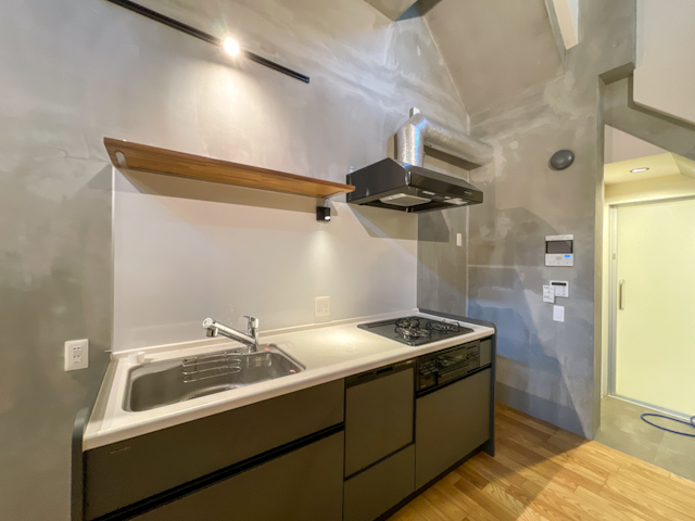 地下の開放感メゾネット 102の内観