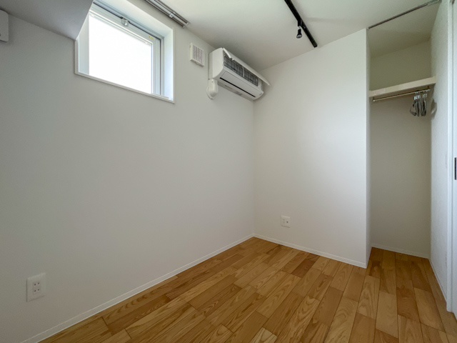 地下の開放感メゾネット 102の内観