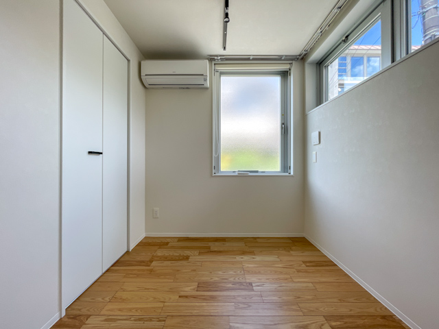 地下の開放感メゾネット 102の内観