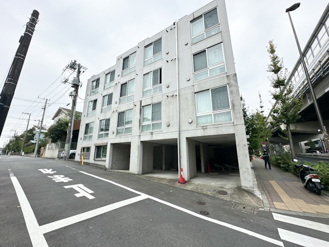 クールさに合わせて 203の内観