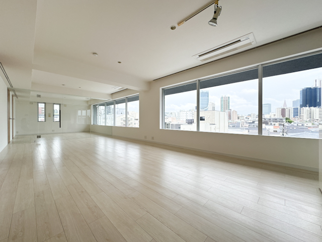 景色を取り入れた住居 501の内観
