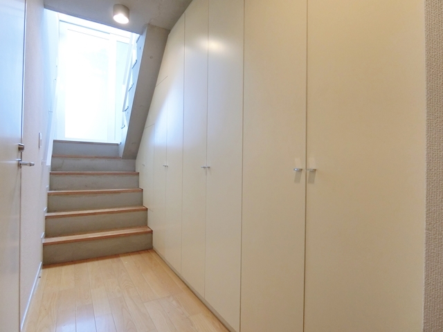 切り抜きミュージアム 101の内観