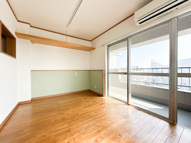 心地よい素材感 602の内観