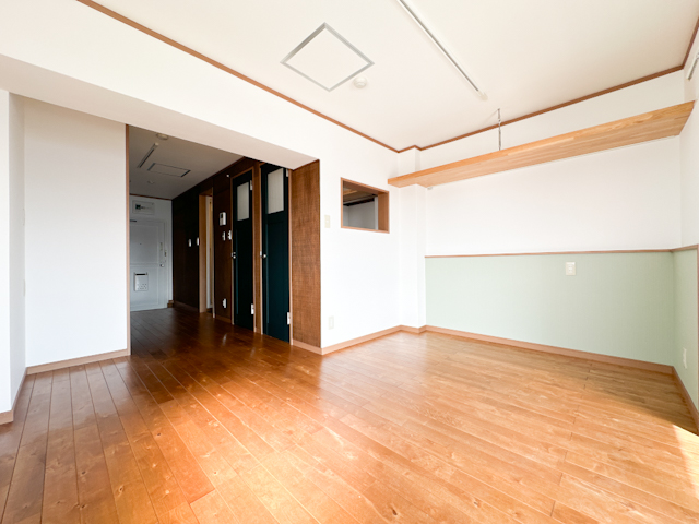 心地よい素材感 602の内観