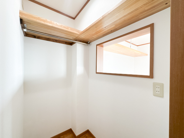 心地よい素材感 602の内観