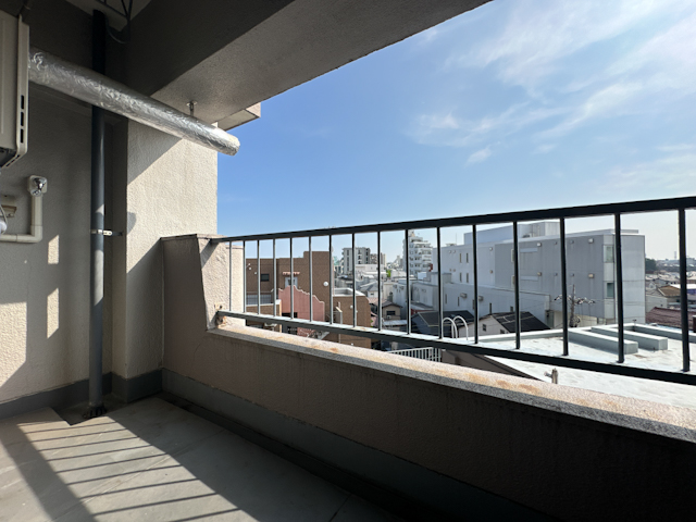 心地よい素材感 602の内観