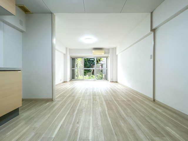 赤坂の庭 102の内観