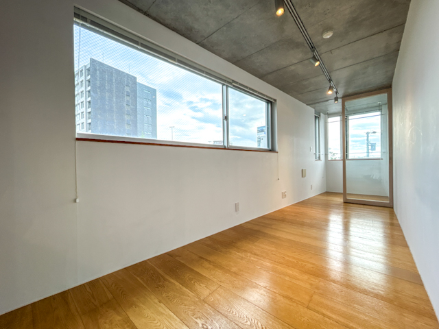 サンデザイナーズ 402の内観