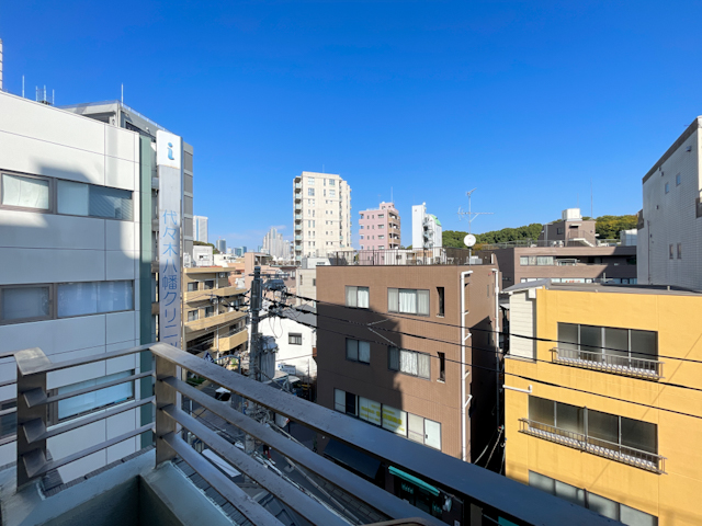 都会と自然の交差点 502の内観
