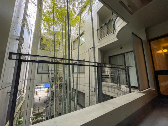 静けさの中に 203の内観