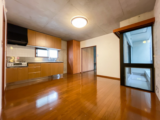 静けさの中に 203の内観