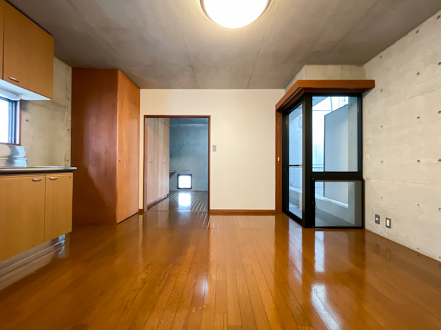 静けさの中に 203の内観