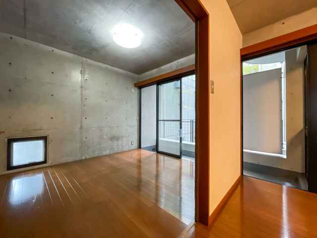 静けさの中に 203の内観