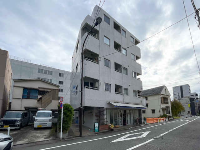新宿と渋谷の間で 304の内観