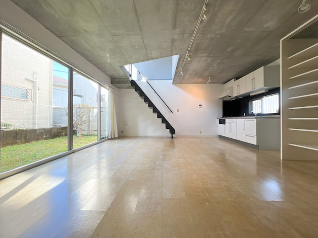 ひっそり優雅に Aの内観