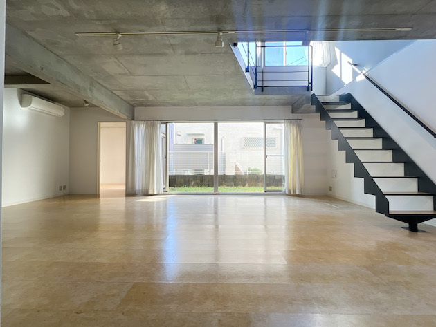 ひっそり優雅に Aの内観