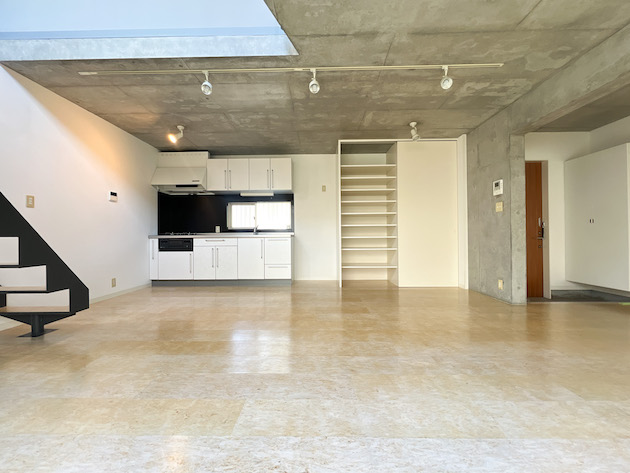 ひっそり優雅に Aの内観