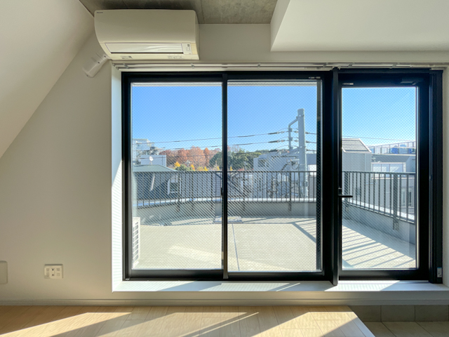 太陽を味方に 401の内観