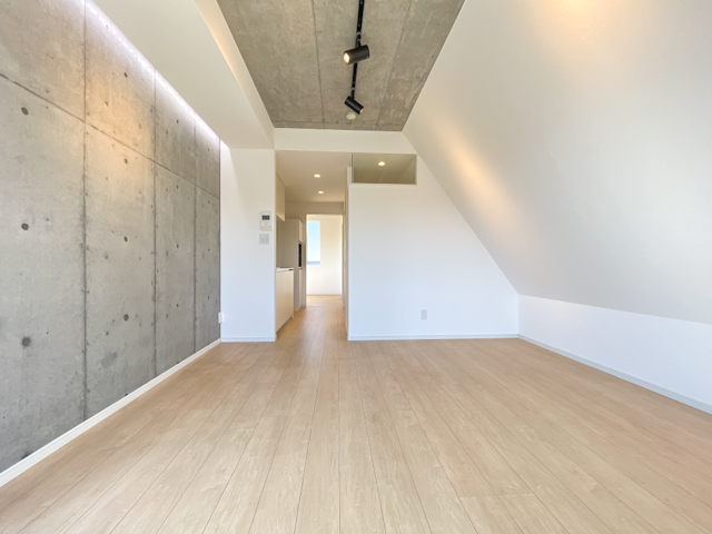 太陽を味方に 401の内観