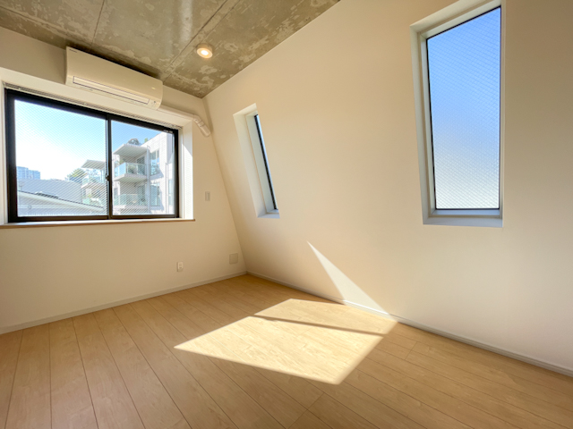 太陽を味方に 401の内観