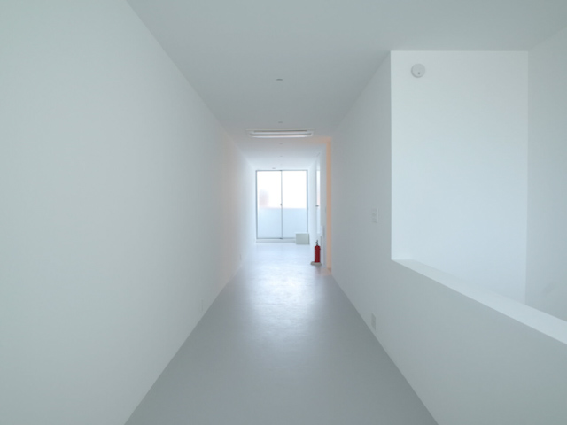 純白の美術館 Aの内観