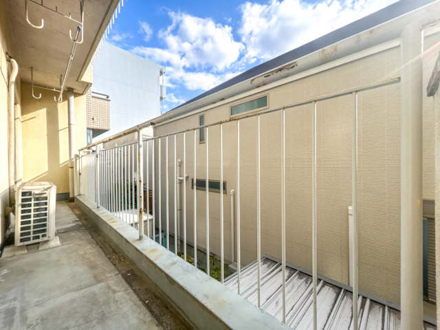 白い八雲 201の内観