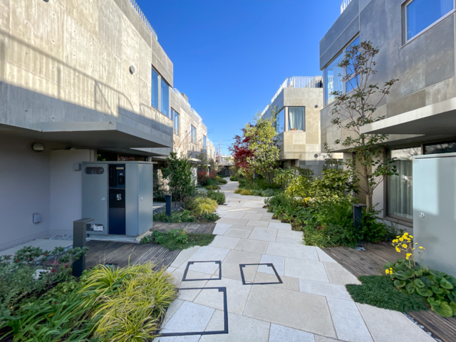 自由な空間 S2の内観