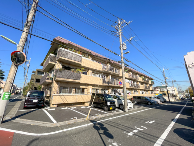 陽だまりとブルータイル 203の内観