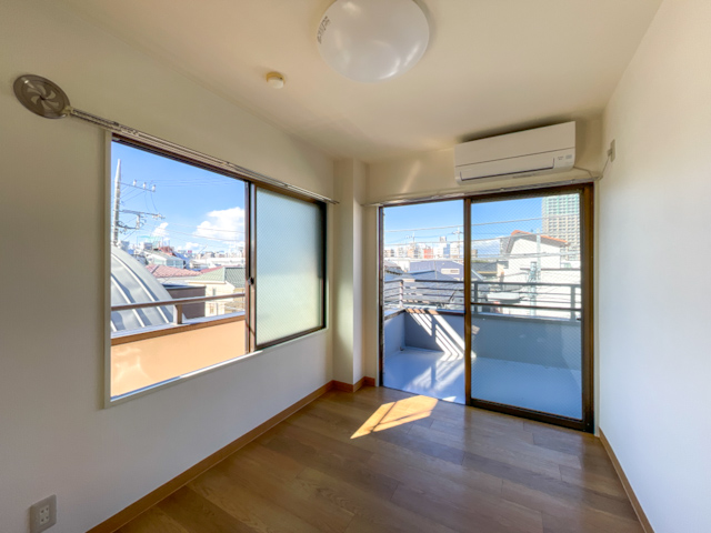 窓の向こうに続くストーリー 301の内観