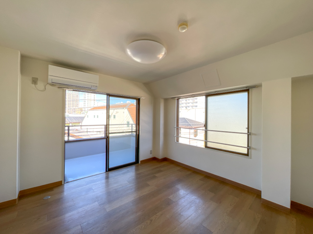 窓の向こうに続くストーリー 301の内観