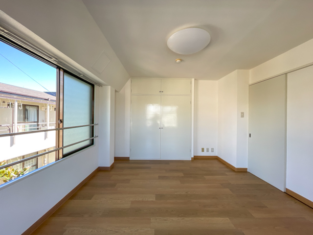 窓の向こうに続くストーリー 301の内観