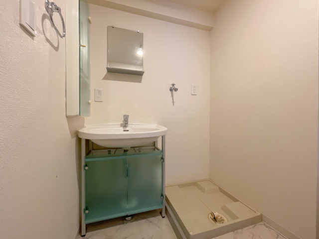 窓辺に漂う木々のささやき 203の内観