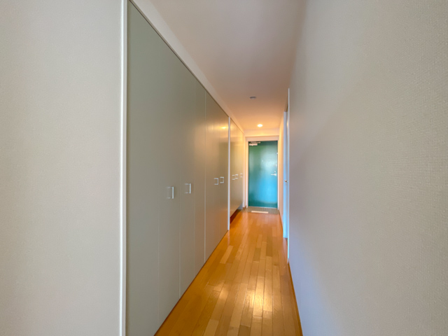 窓辺に漂う木々のささやき 203の内観