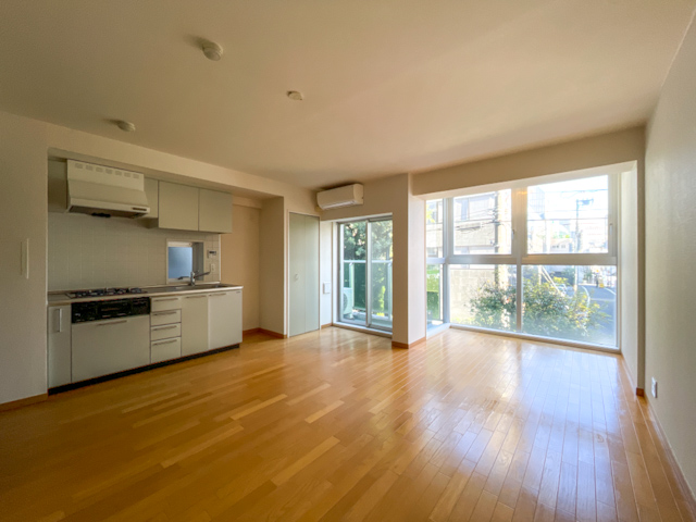 窓辺に漂う木々のささやき 203の外観