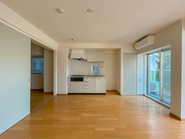 窓辺に漂う木々のささやき 203の内観