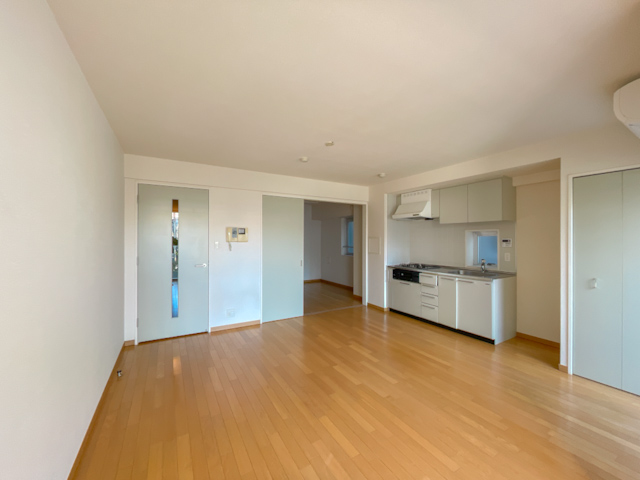 窓辺に漂う木々のささやき 203の内観