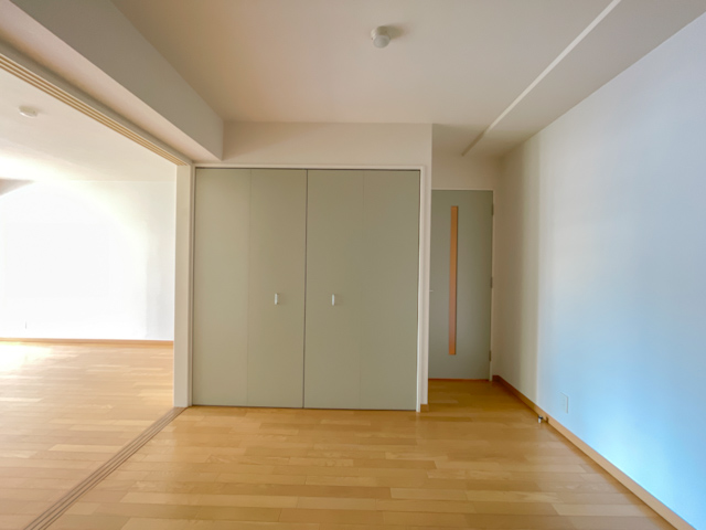 窓辺に漂う木々のささやき 203の内観