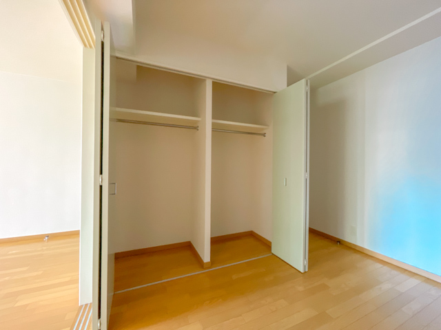 窓辺に漂う木々のささやき 203の内観