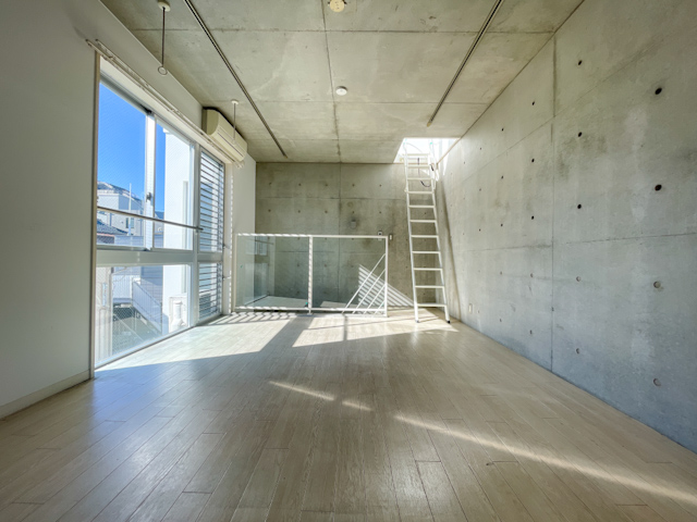 純度と透明度 202の内観