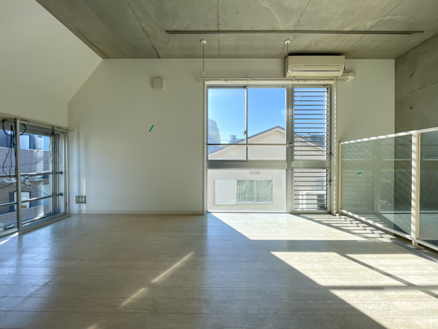 純度と透明度 202の内観