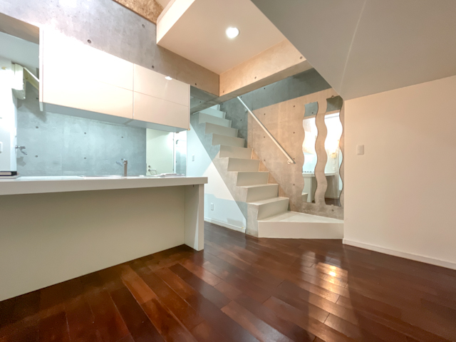 神宮前ラビリンス 108の内観