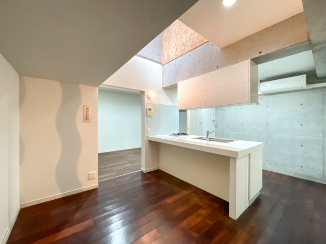 神宮前ラビリンス 108の内観