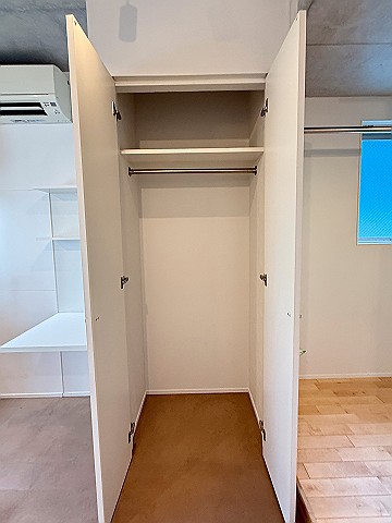 土間と無垢 102の内観