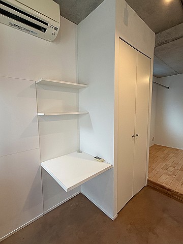 土間と無垢 102の内観