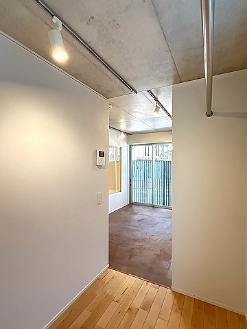 土間と無垢 102の内観