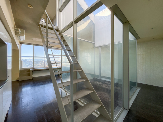 主役の空を取り込む暮らし 901の内観